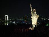 自由の女神と東京の夜景