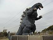 巨大なゴジラ滑り台