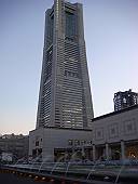 夕暮れ時のランドマークタワー