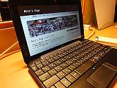 ホテルでモバイル中